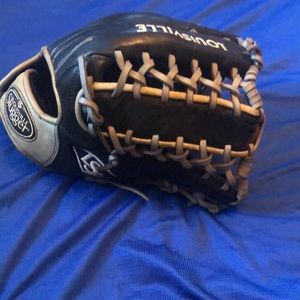 Louisville Slugger Flare Design baseball glove